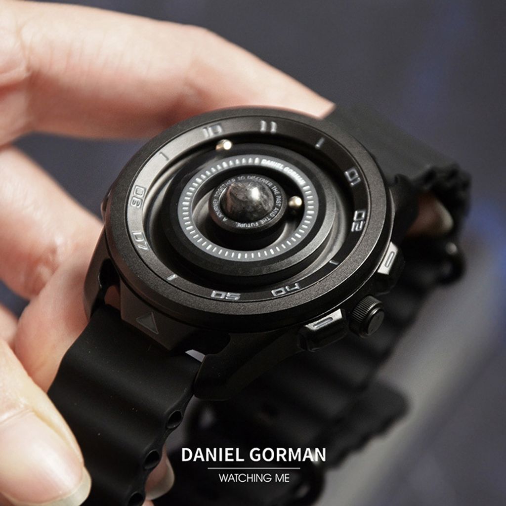 DANIEL GORMAN ｜萬有引力系列 DG0525KK｜月球款 磁吸指針 黑色框 黑色矽膠錶帶 實體示意圖