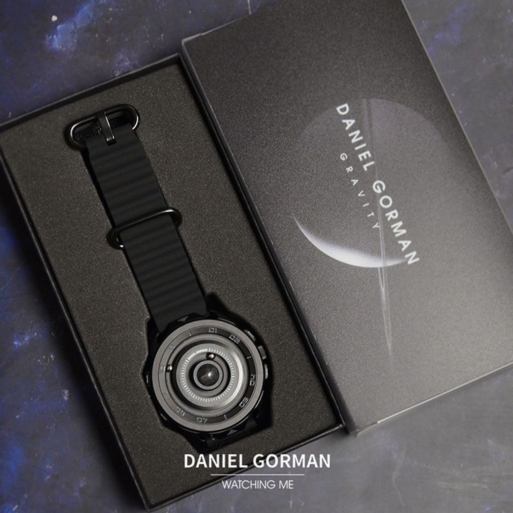DANIEL GORMAN ｜萬有引力系列 DG0525KK｜月球款 磁吸指針 黑色框 黑色矽膠錶帶 盒裝展示