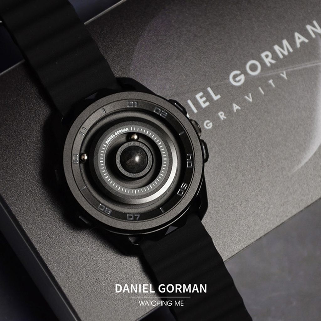 DANIEL GORMAN ｜萬有引力系列 DG0525KK｜月球款 磁吸指針 黑色框 黑色矽膠錶帶 錶面細節