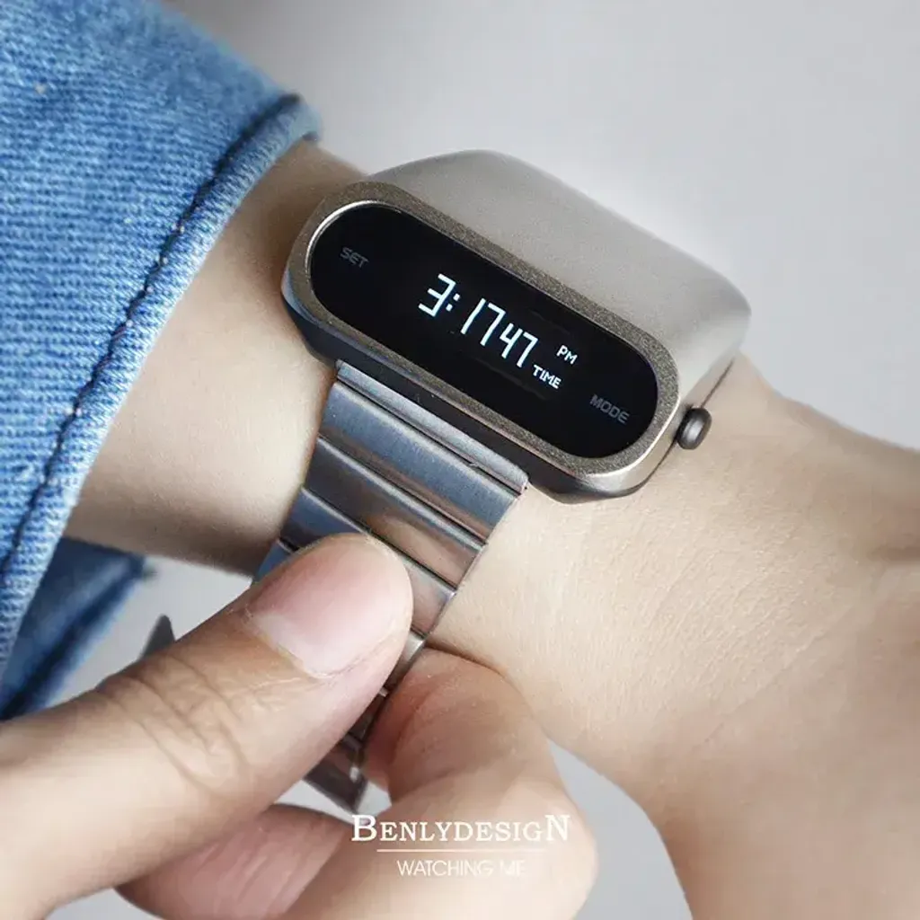 【618優惠套組】Benlydesign | \S1000S-W-D | 銀色不鏽鋼太陽能多功能電子錶 實戴展示