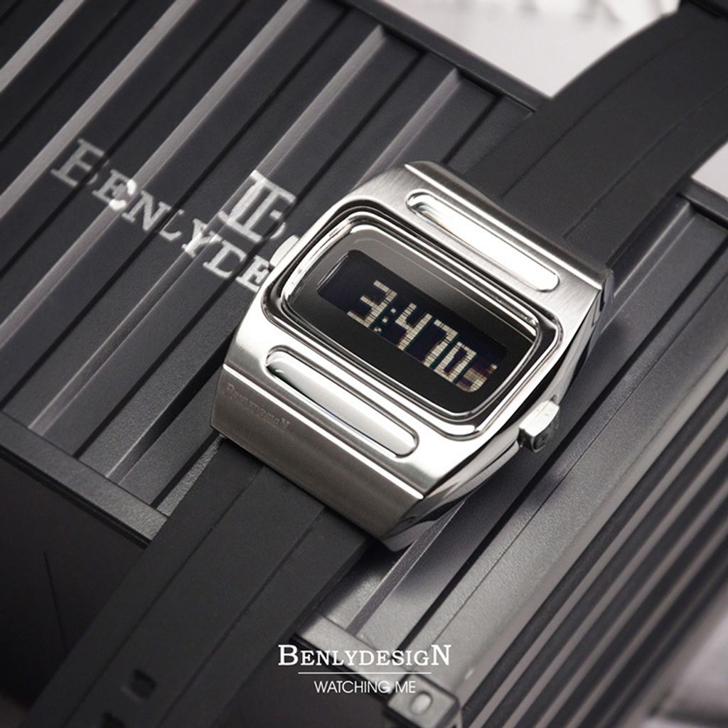 Benlydesign | G100系列 G100S-B | 銀色不鏽鋼太陽能多功能電子錶 黑色矽膠錶帶側面