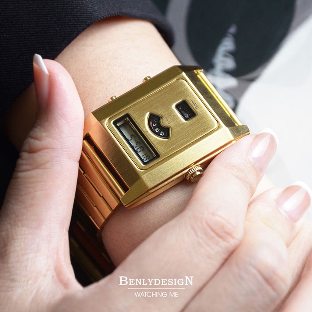 Benlydesign ｜C-0PO-G ｜ 金色科技復古款 LCD多功能雙時區 不鏽鋼電子錶 實戴錶面細節