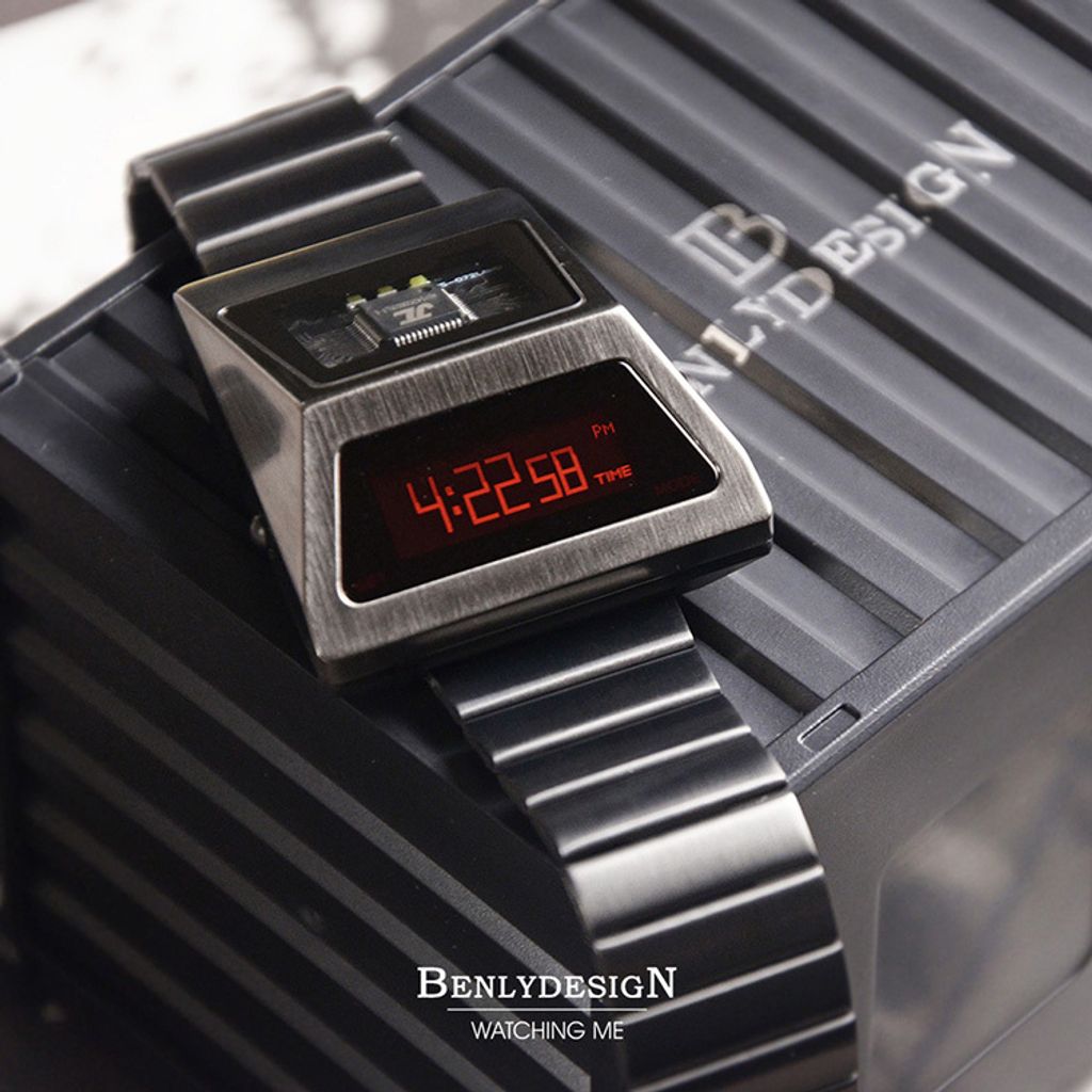 Benlydesign ｜CYBER WATCH S3000型 S3000GA-C-RED｜鐵灰色款紅字款  多功能OLED顯示器 不鏽鋼錶帶電子錶 錶面細節