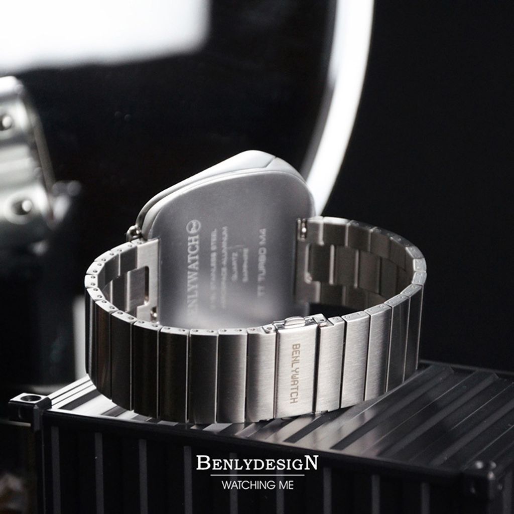 Benlydesign | M4.SS | 競速 紅+黃渦輪錶盤 銀色不鏽鋼 石英錶 背面展示
