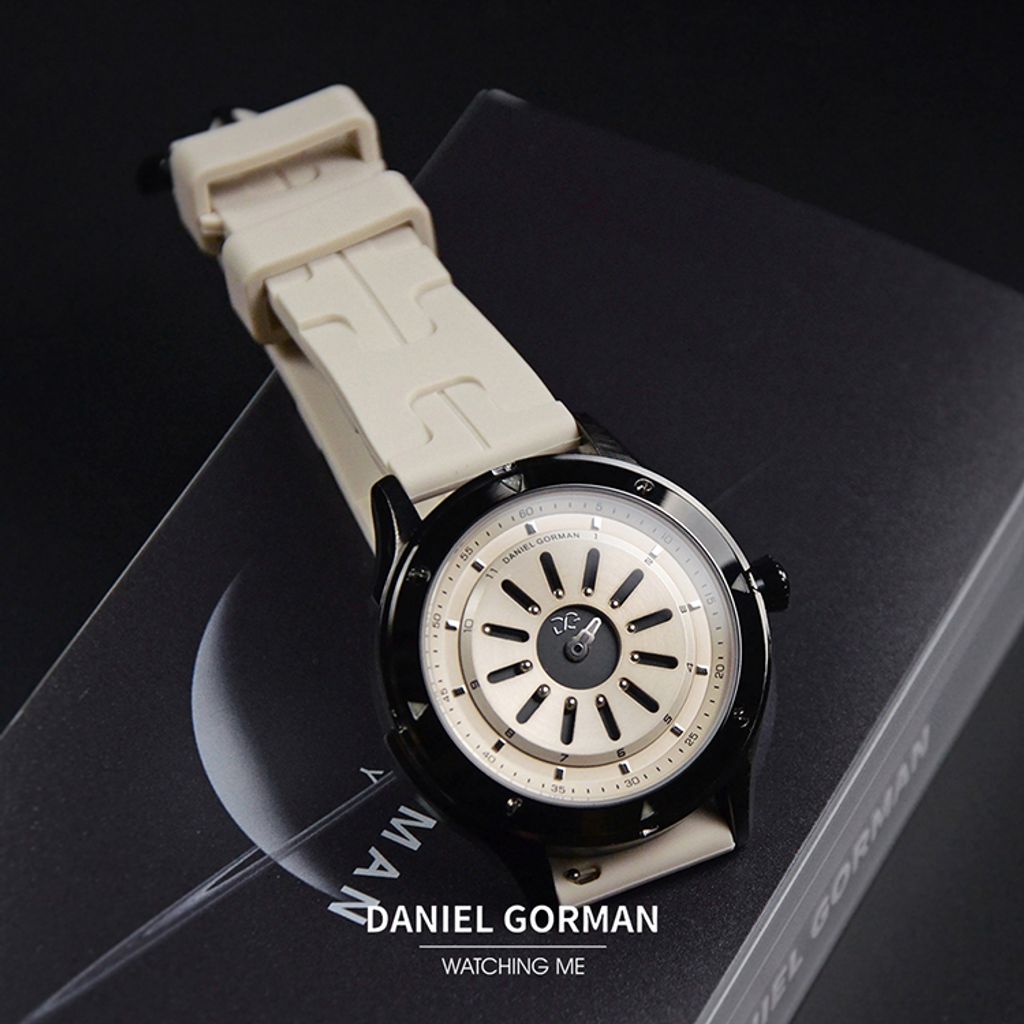 DANIEL GORMAN ｜萬有引力系列 DG0120.KC｜磁吸指針 黑框 香檳金錶盤矽膠錶帶 腕錶 實體正面