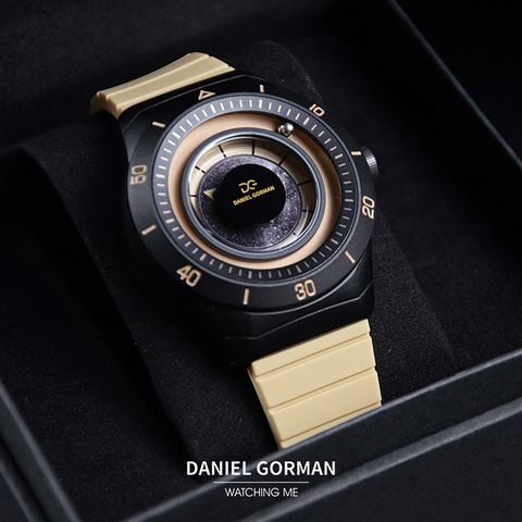 DANIEL GORMAN ｜萬有引力系列 DG0131.KB ｜紛呈宇宙 磁吸指針 黑框 卡其色矽膠錶帶 腕錶 實體盒裝