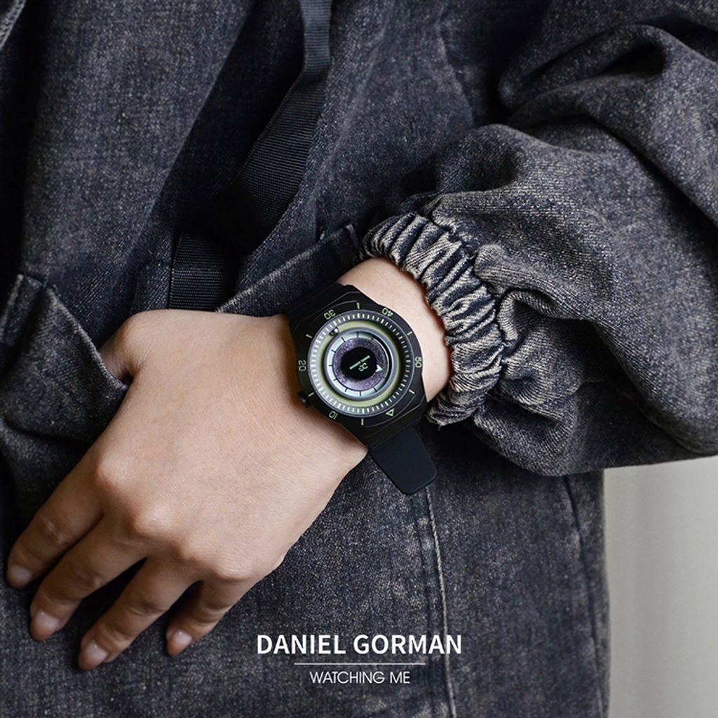 DANIEL GORMAN ｜萬有引力系列 DG0131.KB ｜紛呈宇宙 磁吸指針 黑框 卡其色矽膠錶帶 腕錶 實戴展示