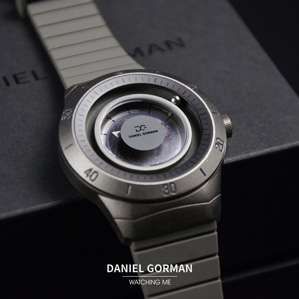 DANIEL GORMAN ｜萬有引力系列 DG0131.QK ｜紛呈宇宙 磁吸指針 鐵灰色矽膠錶帶 腕錶 實體細節