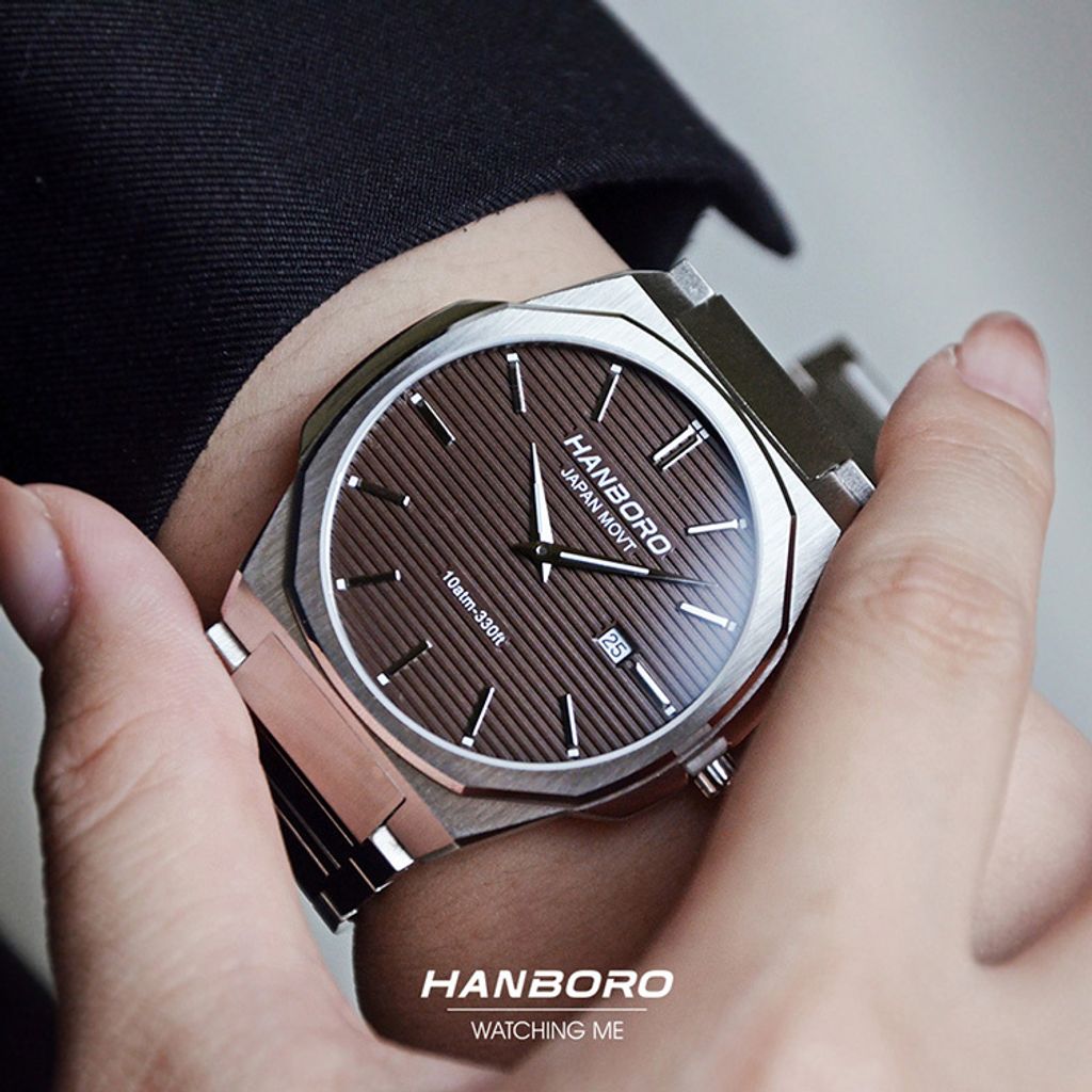 HANBORO | 超薄錶殼系列 003-2SBRSS | 銀色八角形錶框 棕色橫紋錶盤 不鏽鋼錶帶 實戴錶面細節