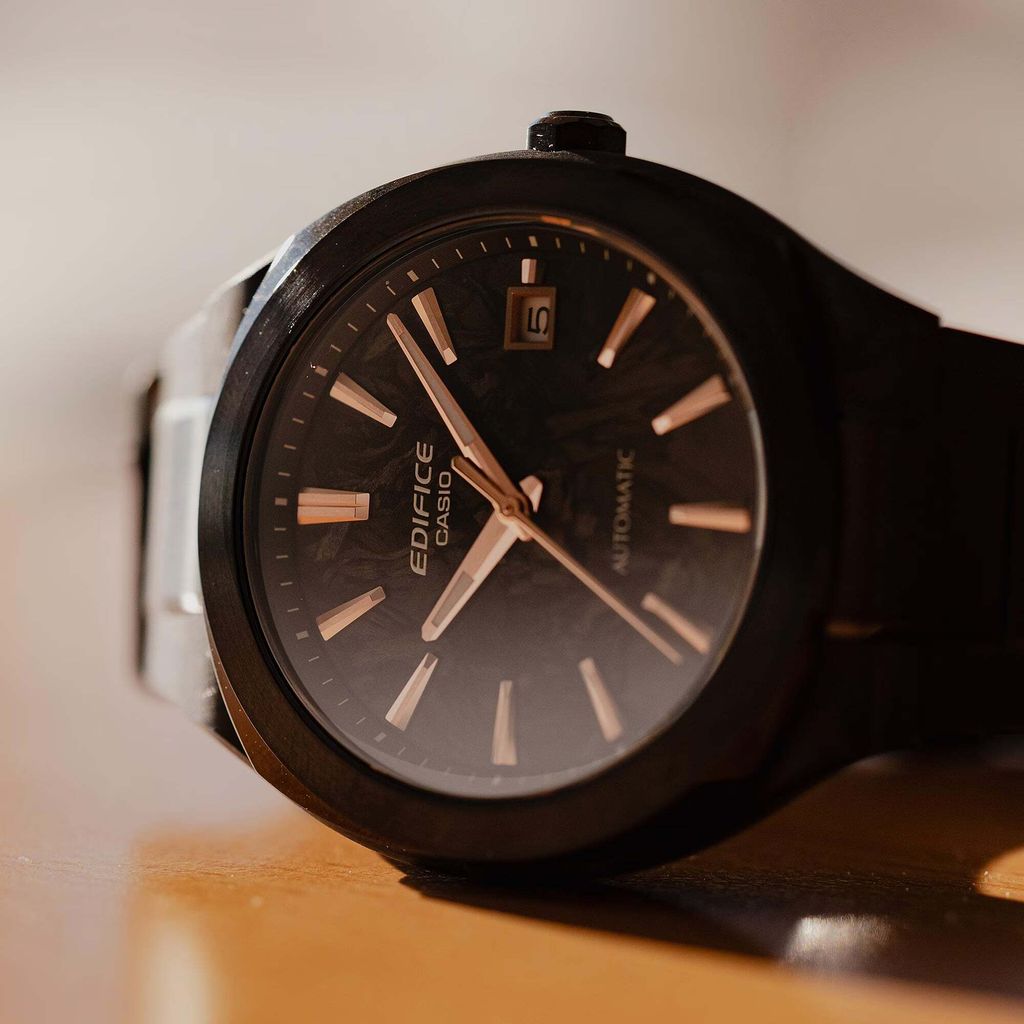 CASIO | EDIFICE系列 EFK-200XPB-1A | 2026 7月新品 黑色 玫瑰金指針 簡約競速機械錶 實體圖示