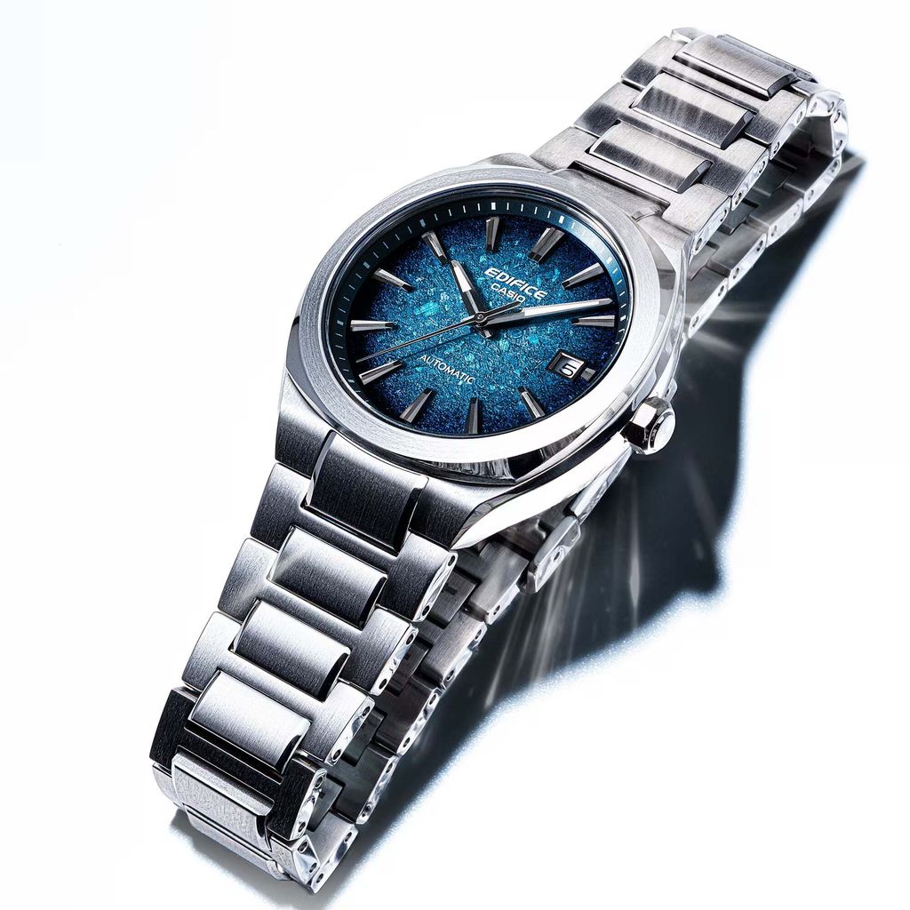 CASIO | EDIFICE系列 EFK-200D-2A | 2026 7月新品 銀色 電鑄質感漸層錶盤 簡約競速機械錶 錶帶細節
