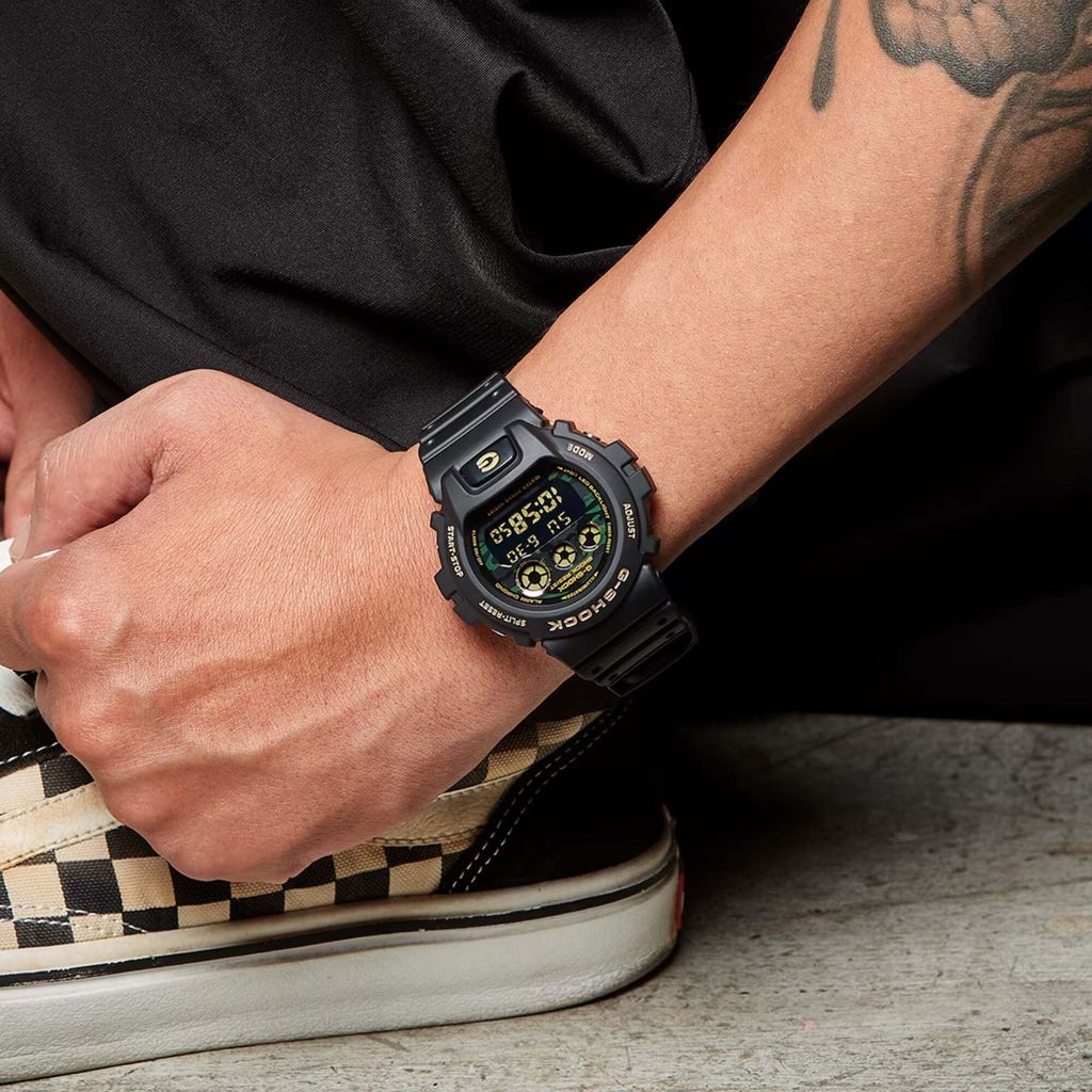 CASIO | G-SHOCK DW-6900CF-1 | 2026年6月新款 黑色雙顯錶 街頭迷彩 男錶 實體細節