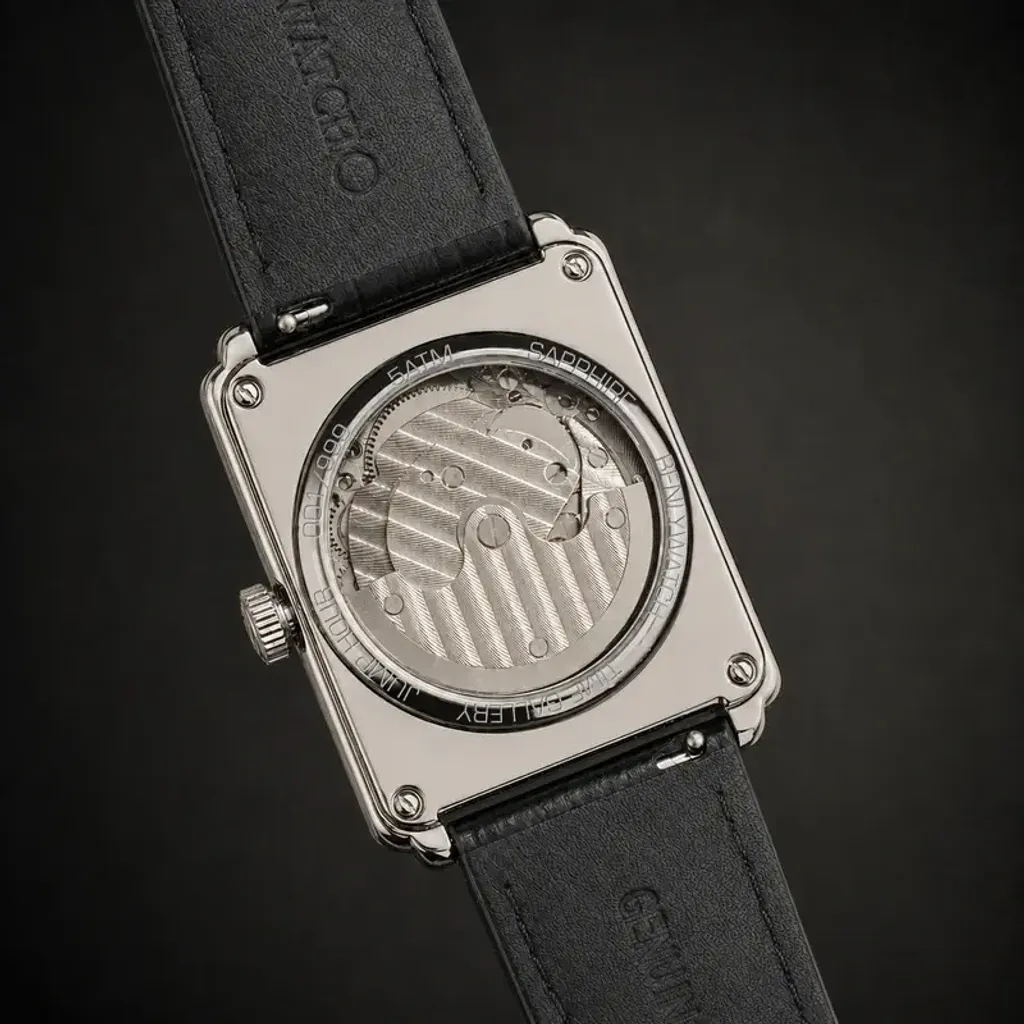 【預購】Benlydesign | Time Gallery silver black | 2026 10月新品 限量版 銀色錶框典雅復古款 黑色數字面板 黑色皮革錶帶 機械錶 背面細節