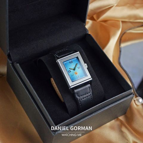 Daniel Gorman | ChronoCanvas DG9200.SY | 雋刻在時光中的名作 梵谷 《向日葵》 滑蓋翻面錶盤 指針式石英錶 黑色皮革錶帶 實體盒裝