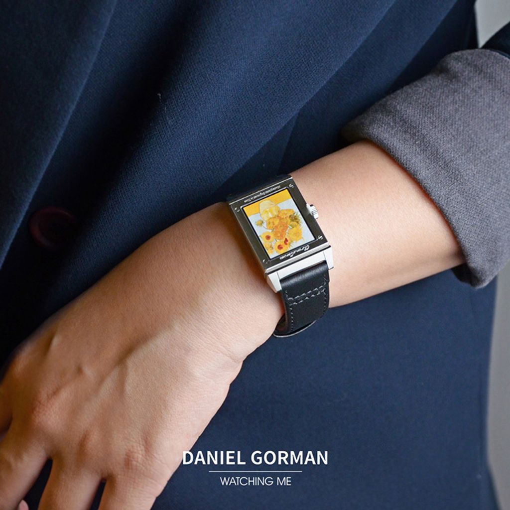 Daniel Gorman | ChronoCanvas DG9200.SY | 雋刻在時光中的名作 梵谷 《向日葵》 滑蓋翻面錶盤 指針式石英錶 黑色皮革錶帶 實戴展示