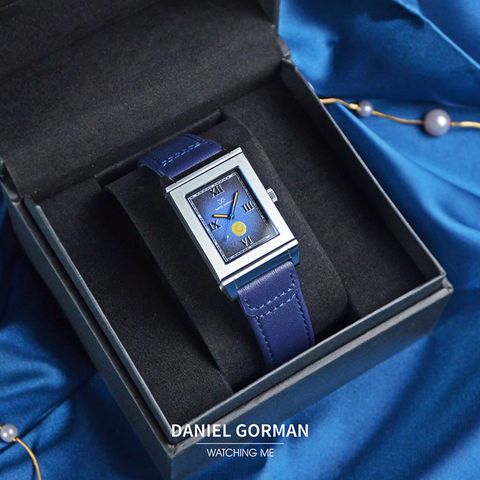 Daniel Gorman | ChronoCanvas DG9200.SU | 雋刻在時光中的名作 梵谷 《星夜》 滑蓋翻面錶盤 指針式石英錶 深藍皮革錶帶 實體盒裝