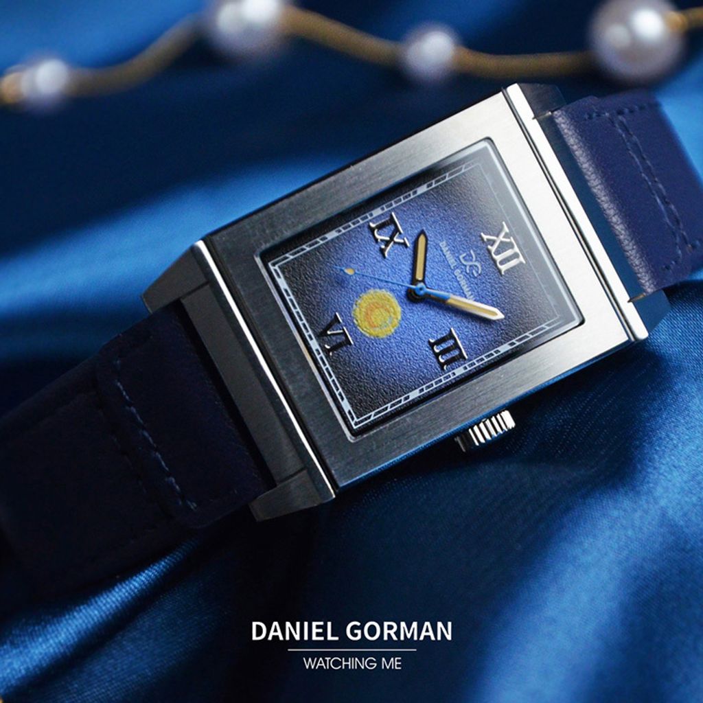 Daniel Gorman | ChronoCanvas DG9200.SU | 雋刻在時光中的名作 梵谷 《星夜》 滑蓋翻面錶盤 指針式石英錶 深藍皮革錶帶 指針 錶面細節