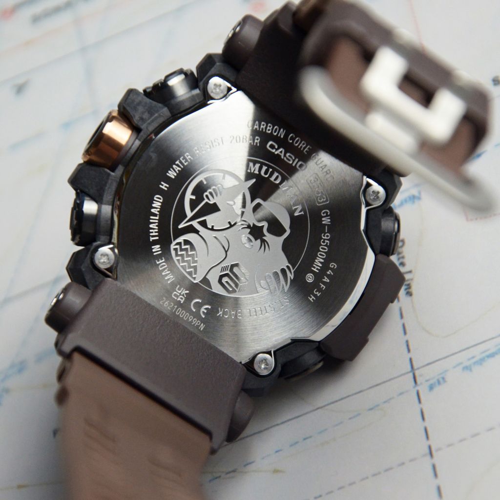 CASIO 卡西歐 | G-SHOCK GW-9500MH-5 | 2026年8月新款 金色地平線 LAND系列 MUDMAN 棕色數位 金色鍍離子錶盤 男錶 電子錶 背面細節