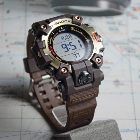 CASIO 卡西歐 | G-SHOCK GW-9500MH-5 | 2026年8月新款 金色地平線 LAND系列 MUDMAN 棕色數位 金色鍍離子錶盤 男錶 電子錶 實體正面