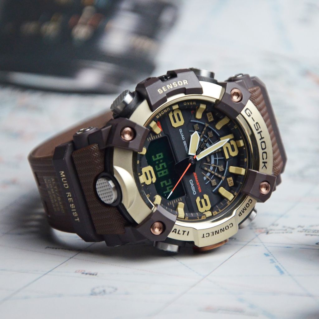 CASIO 卡西歐 | G-SHOCK GG-B100XMH-5A | 2026年8月新款 金色地平線 LAND系列 MUDMASTER 棕色雙顯金色鍍離子錶盤 男錶 錶面細節