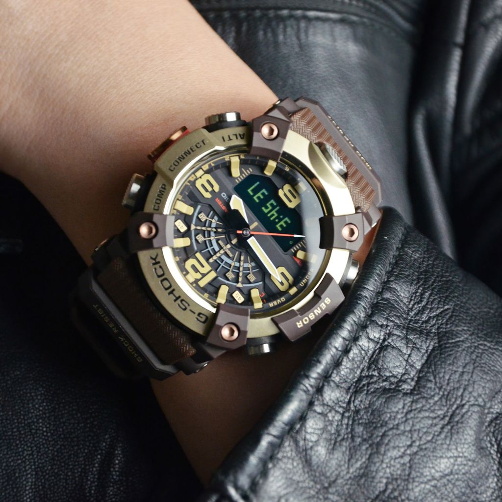 CASIO 卡西歐 | G-SHOCK GG-B100XMH-5A | 2026年8月新款 金色地平線 LAND系列 MUDMASTER 棕色雙顯金色鍍離子錶盤 男錶 錶面細節
