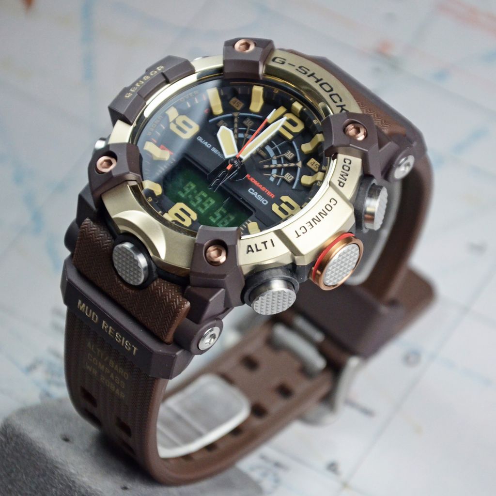 CASIO 卡西歐 | G-SHOCK GG-B100XMH-5A | 2026年8月新款 金色地平線 LAND系列 MUDMASTER 棕色雙顯金色鍍離子錶盤 男錶 正左側