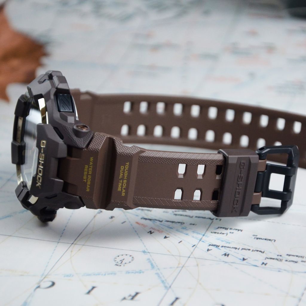 CASIO 卡西歐 | G-SHOCK GR-B300H-5A | 2026年8月新款 金色地平線 MASTER OF G - 空中 GRAVITYMASTER 棕色雙眼 金色鍍離子錶盤 指針式 男錶 錶帶細節