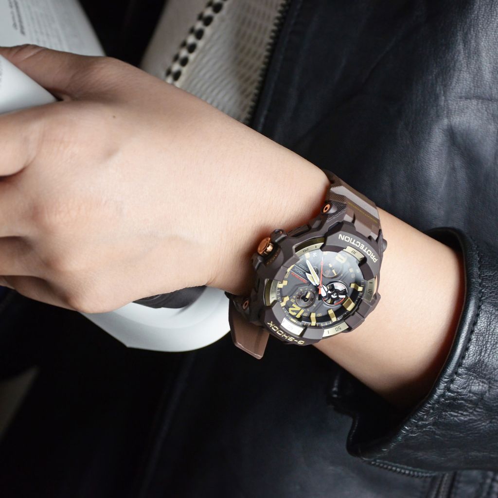 CASIO 卡西歐 | G-SHOCK GR-B300H-5A | 2026年8月新款 金色地平線 MASTER OF G - 空中 GRAVITYMASTER 棕色雙眼 金色鍍離子錶盤 指針式 男錶 實戴展示