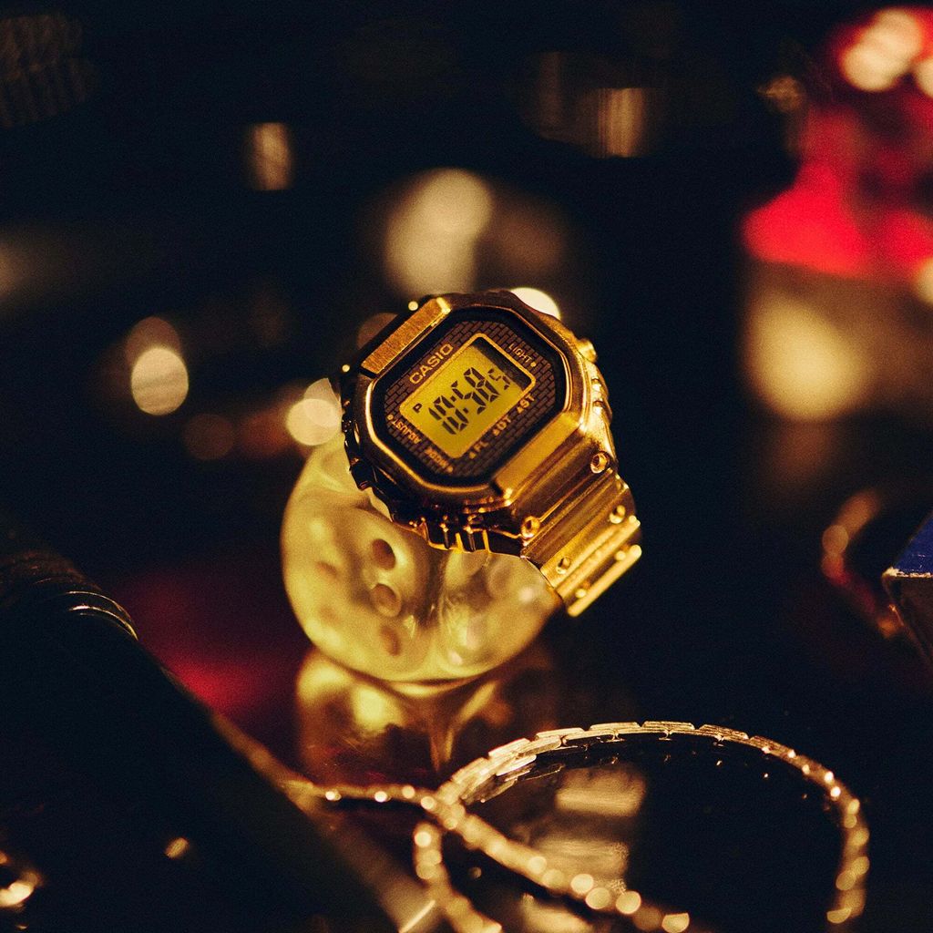 CASIO 卡西歐 | CRW-001G-9 | 全金屬  LCD顯示 金色戒指錶 實體細節