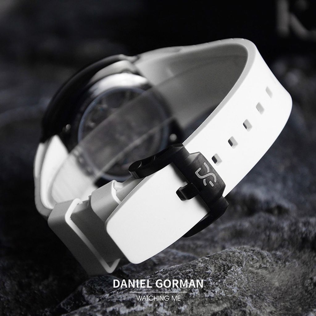 DANIEL GORMAN ｜奇點系列 DG8127.SK｜指針式 黑色框 白色鏤空設計機械錶 實體錶帶細節