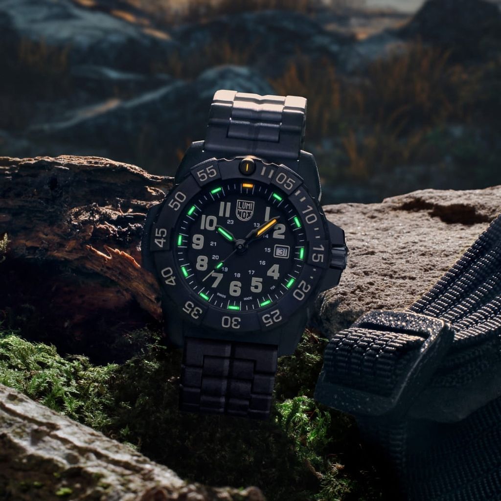 Luminox 雷明時 | 1LM-3510 | Navy SEAL 碳纖維黑金色 海豹部隊腕錶 實體展示圖