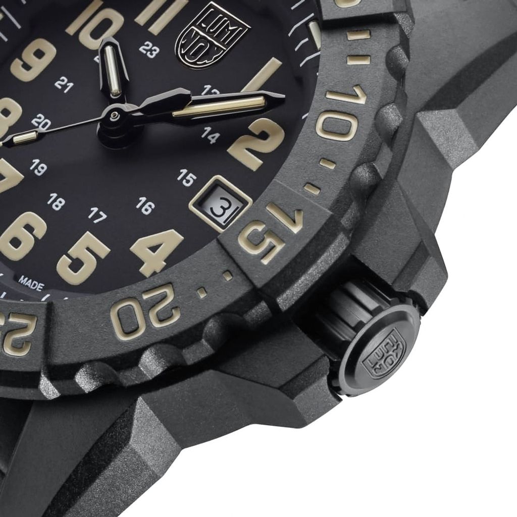 Luminox 雷明時 | 1LM-3510 | Navy SEAL 碳纖維黑金色 海豹部隊腕錶 錶冠細節