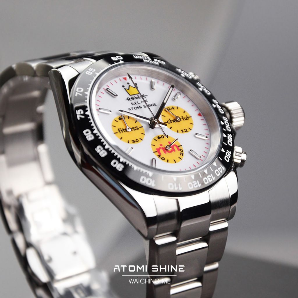 ATOMISHINE｜VELOCIREXCLASSIC 系列 Race Signal｜黑色錶圈 白色錶面 黃色三眼經典銀色不鏽鋼腕錶 實體正左側