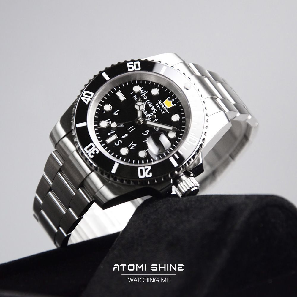 ATOMISHINE｜HYDROCORECLASSIC 系列 Lazy Midnight｜手繪風格 黑色錶面 銀色不鏽鋼錶帶 自動機械潛水風格腕錶 日期顯示 實體細節