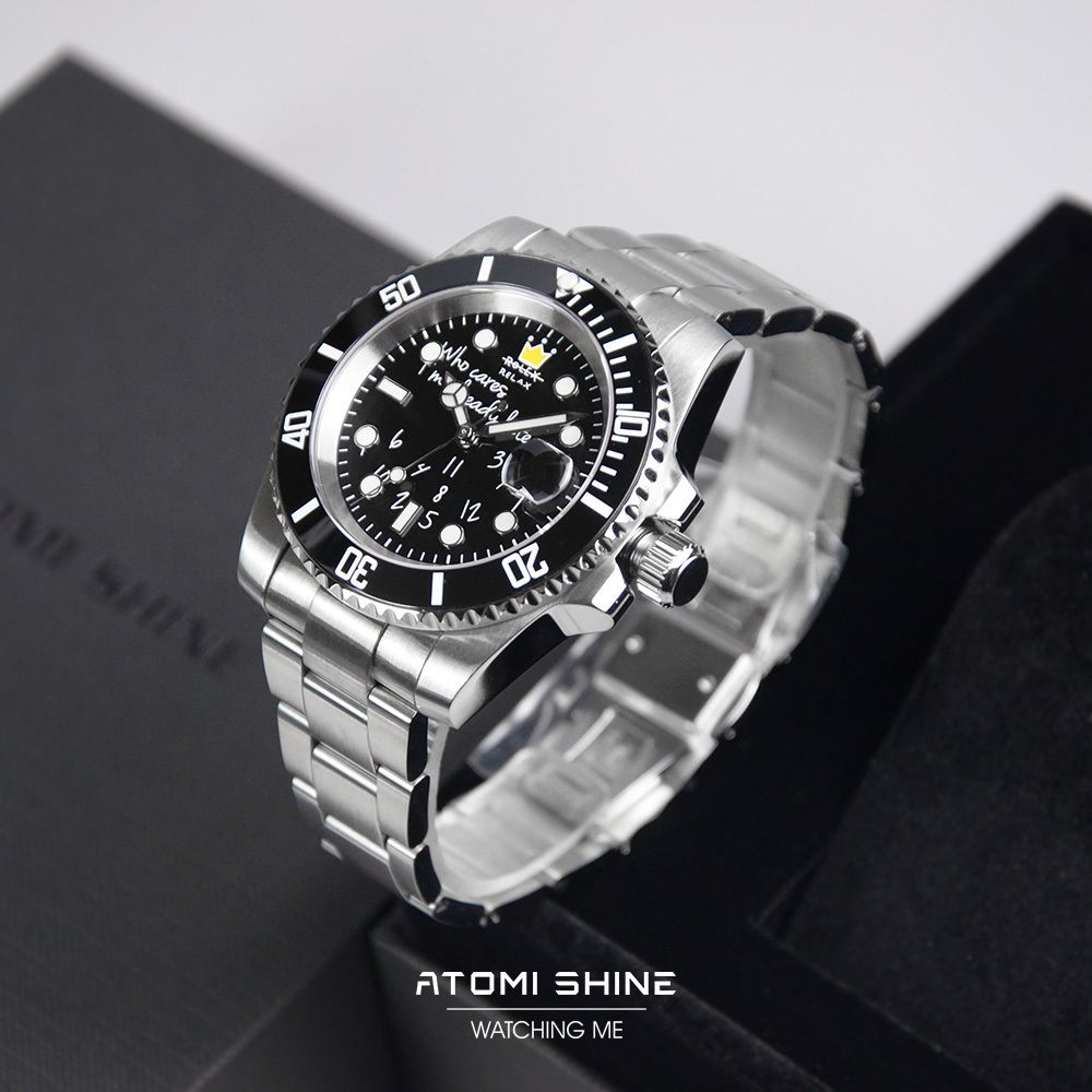 ATOMISHINE｜HYDROCORECLASSIC 系列 Lazy Midnight｜手繪風格 黑色錶面 銀色不鏽鋼錶帶 自動機械潛水風格腕錶 日期顯示 實體正右側