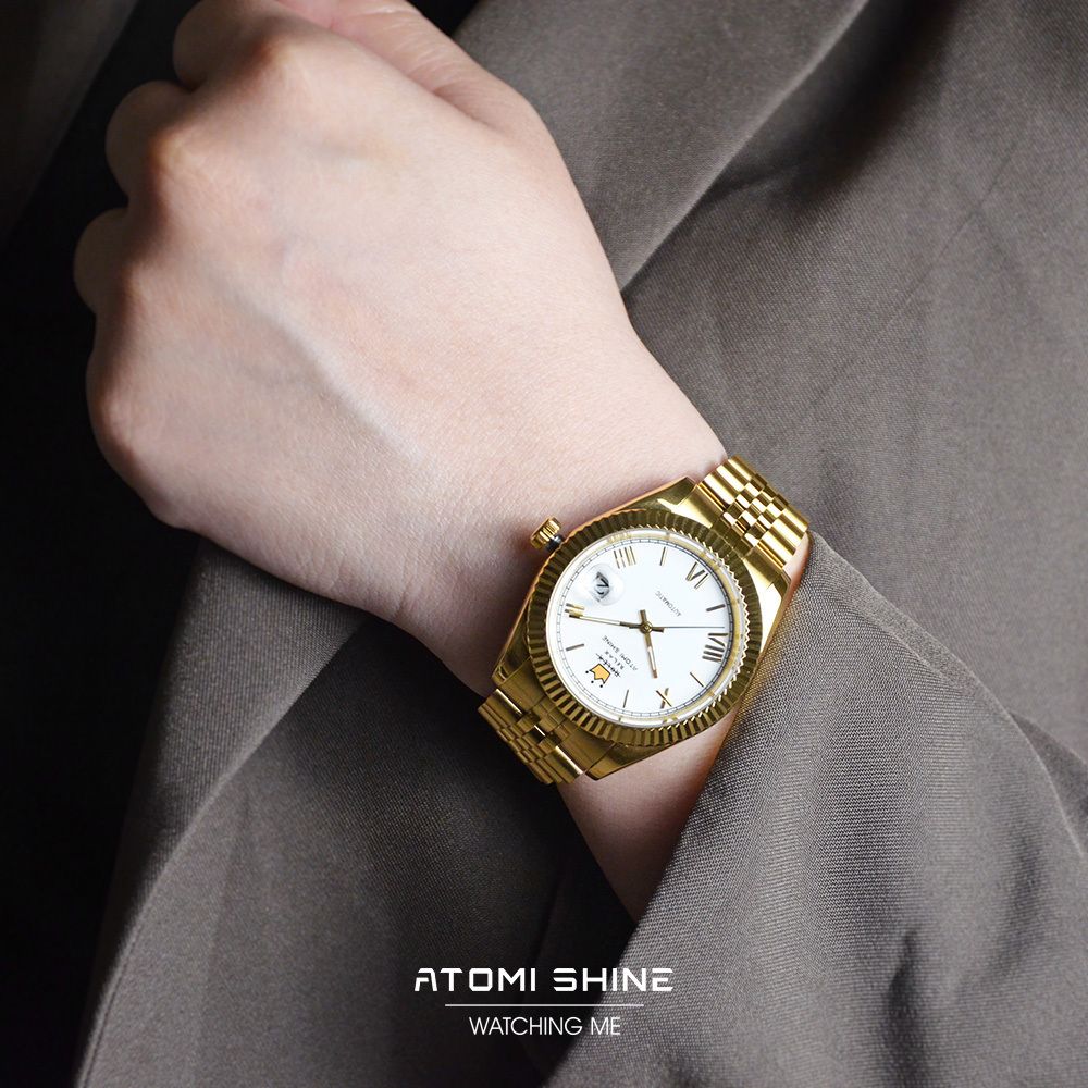ATOMISHINE｜EONDATE MAXI CLASSIC 系列 Regal Crown｜經典白色錶面 金色不鏽鋼 自動機械腕錶 日期顯示 實戴細節