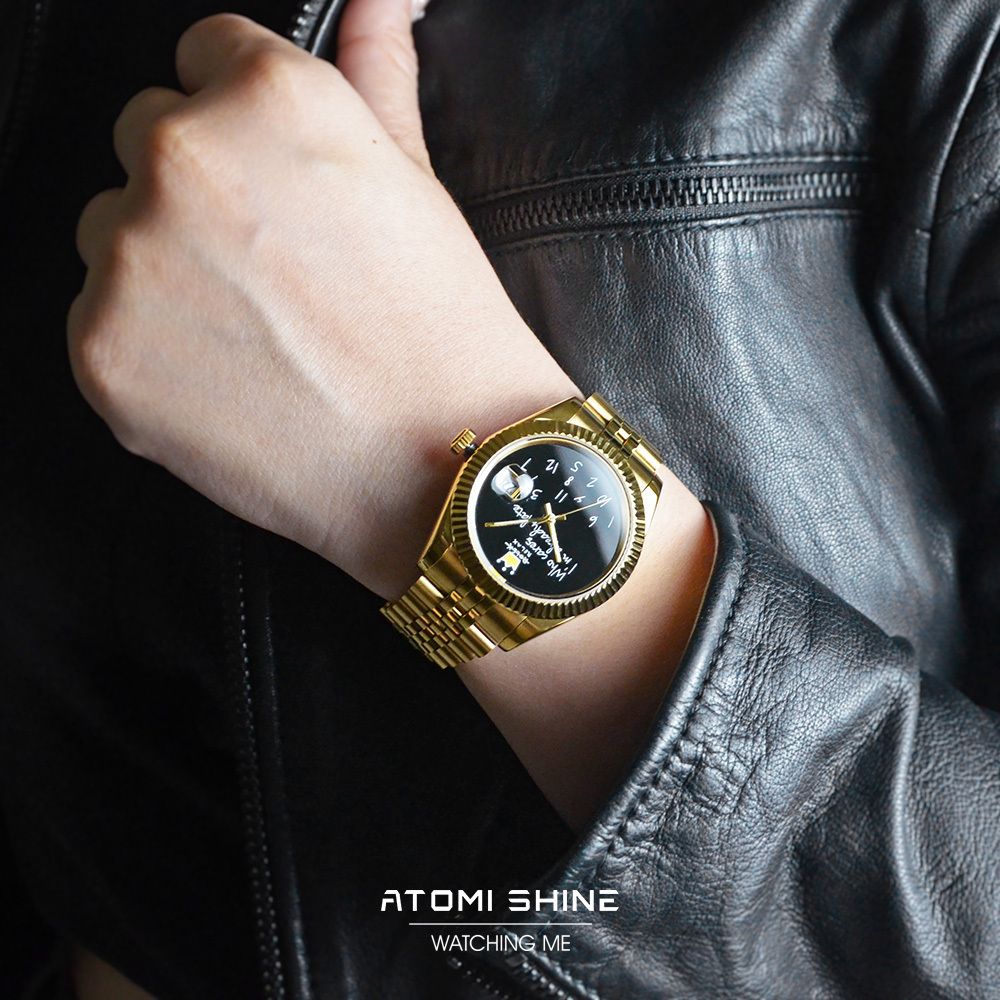ATOMISHINE｜EONDATE MAXI CLASSIC 系列 Golden Jest｜手繪風格 黑色錶面 金色不鏽鋼 自動機械腕錶 日期顯示 實戴細節