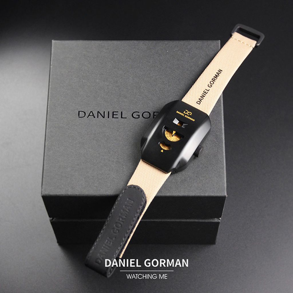 DANIEL GORMAN ｜奇點系列 WT.003｜2026年9月新款 對講機 黑色錶殼 卡其色帆布錶帶 沉穩後現代 機械錶 腕錶 平攤展示