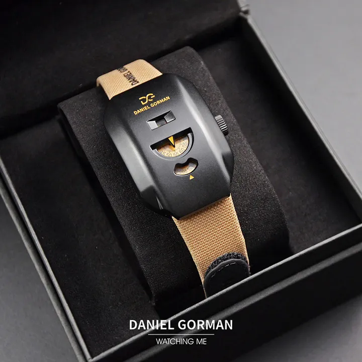 DANIEL GORMAN ｜奇點系列 WT.003｜2026年9月新款 對講機 黑色錶殼 卡其色帆布錶帶 沉穩後現代 機械錶 腕錶 盒裝展示