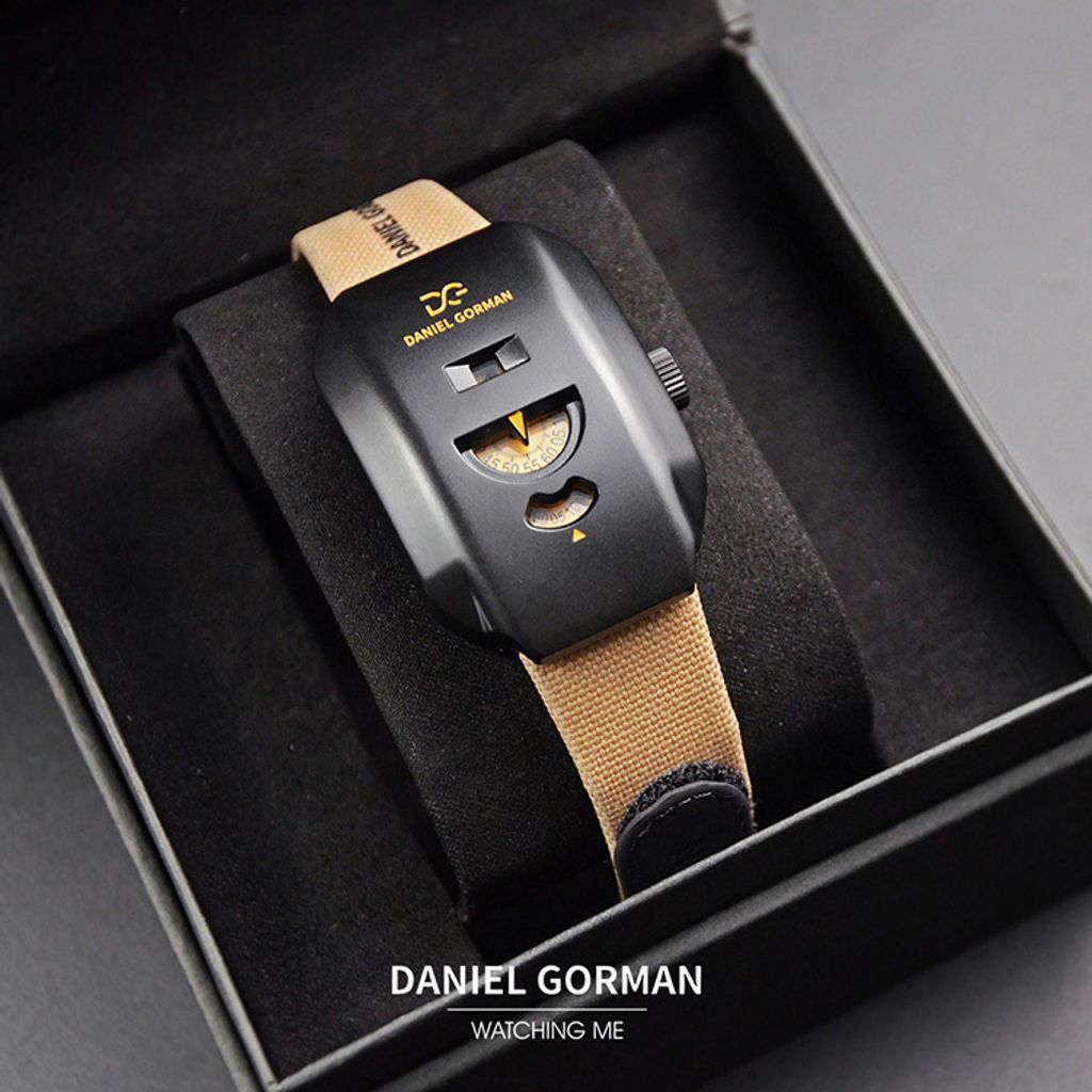 DANIEL GORMAN ｜奇點系列 WT.003｜2026年9月新款 對講機 黑色錶殼 卡其色帆布錶帶 沉穩後現代 機械錶 腕錶 盒裝展示