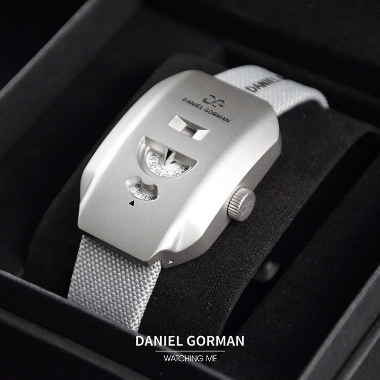 【雙十錶心之選】DANIEL GORMAN ｜奇點系列 WT.001｜2026年9月新款 對講機 銀色 簡約後現代 機械錶 腕錶 贈矽膠替換錶帶 實體右側細節