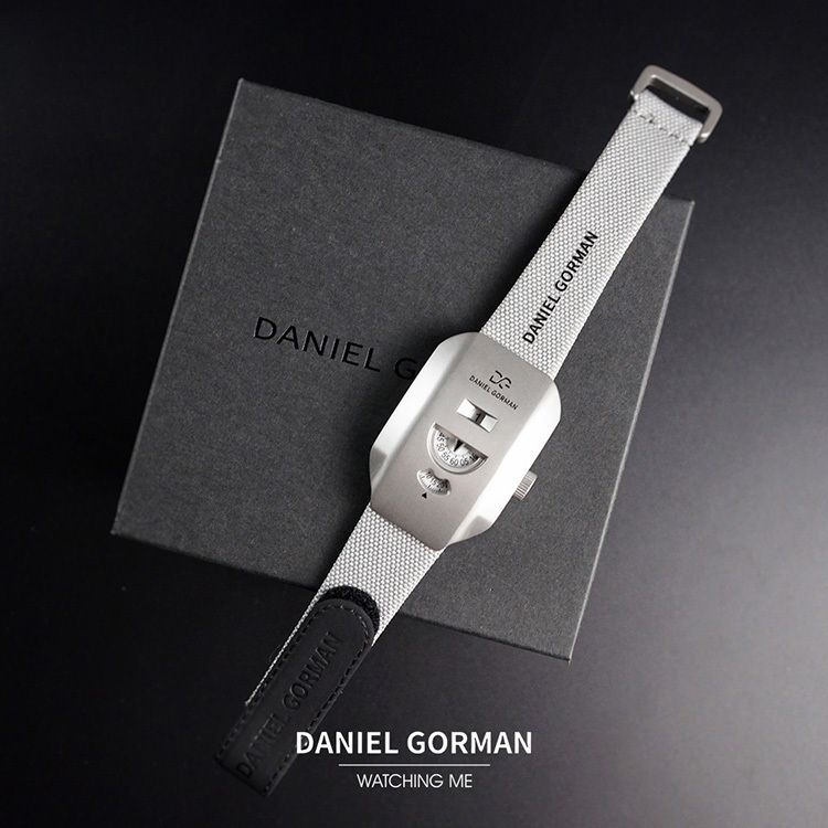 【雙十錶心之選】DANIEL GORMAN ｜奇點系列 WT.001｜2026年9月新款 對講機 銀色 簡約後現代 機械錶 腕錶 贈矽膠替換錶帶 平攤展示