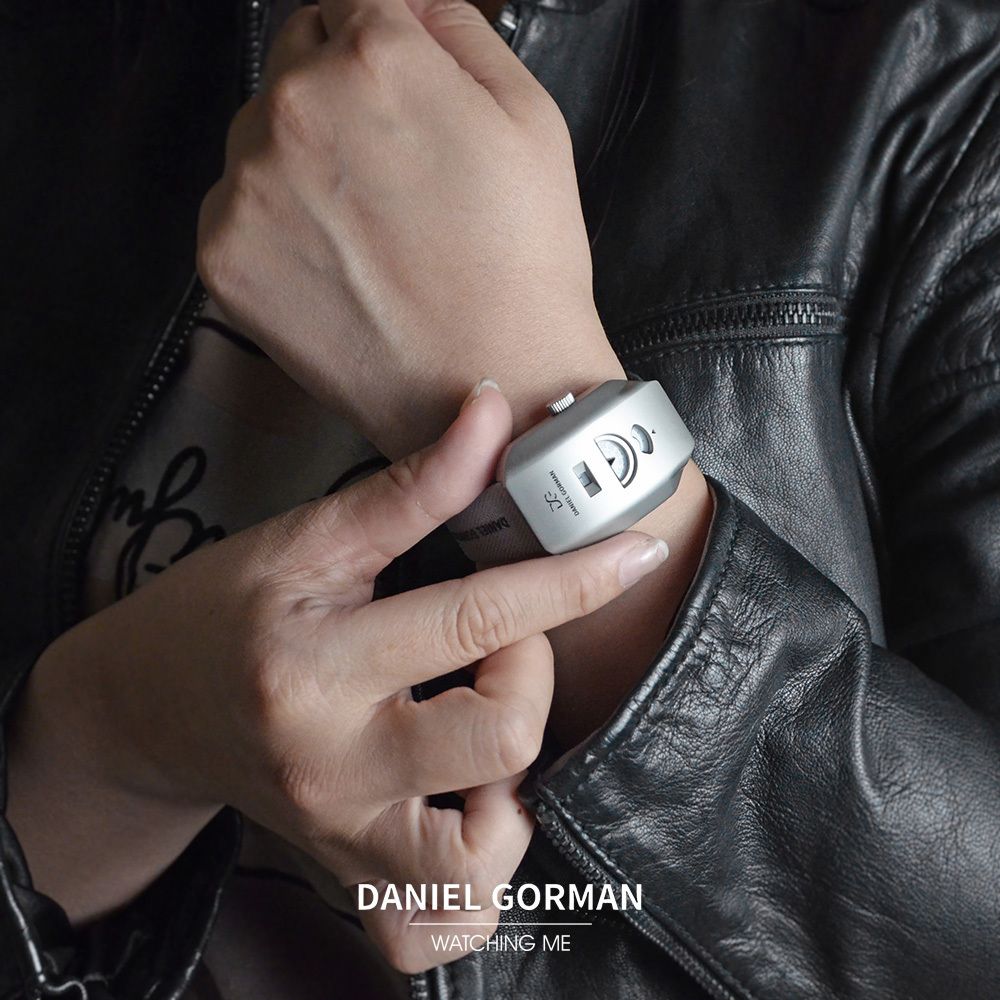 【雙十錶心之選】DANIEL GORMAN ｜奇點系列 WT.001｜2026年9月新款 對講機 銀色 簡約後現代 機械錶 腕錶 贈矽膠替換錶帶 實戴細節展示