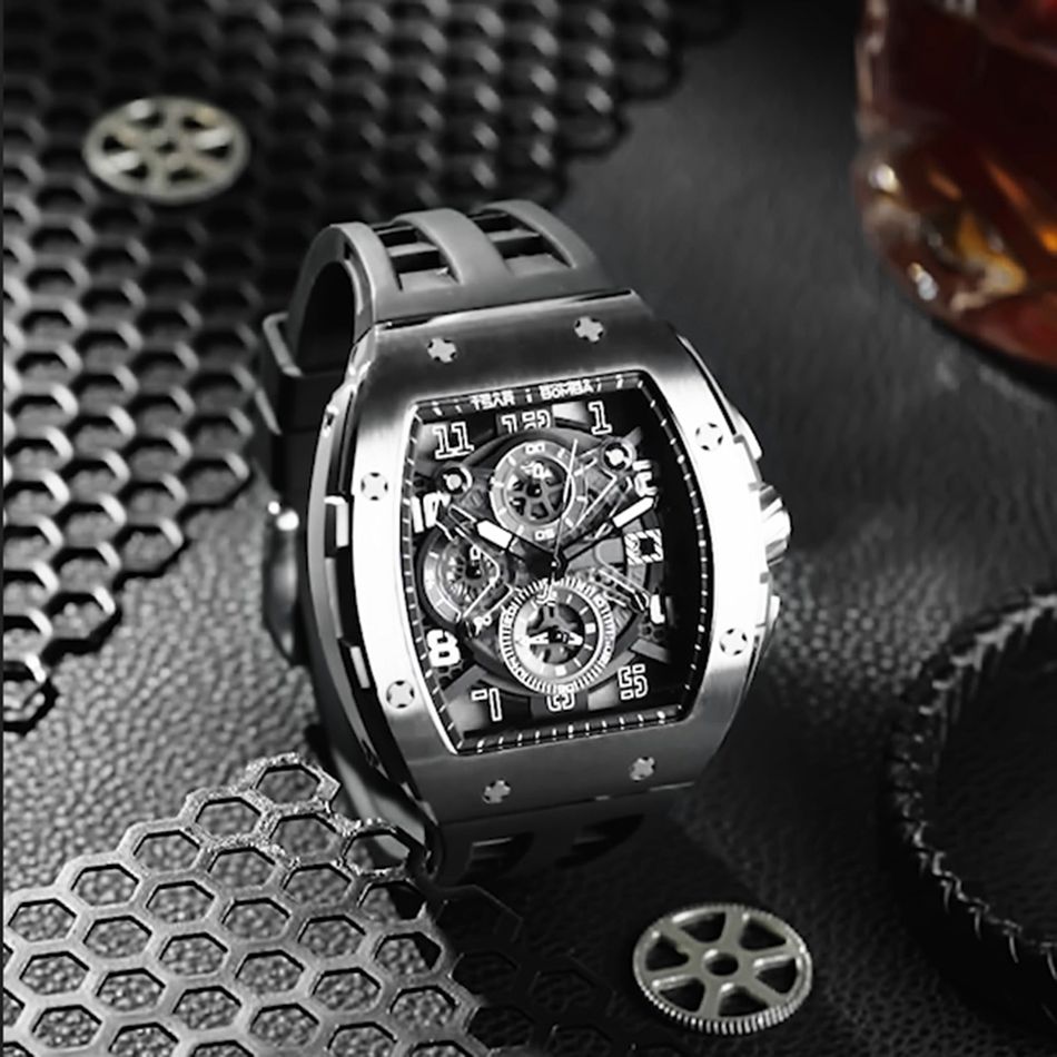 Tsar Bomba 機械公爵 | 元素系列 TB8211Q-01 | 銀錶框 黑色氟橡膠錶帶 鏤空錶盤 石英錶左側展示