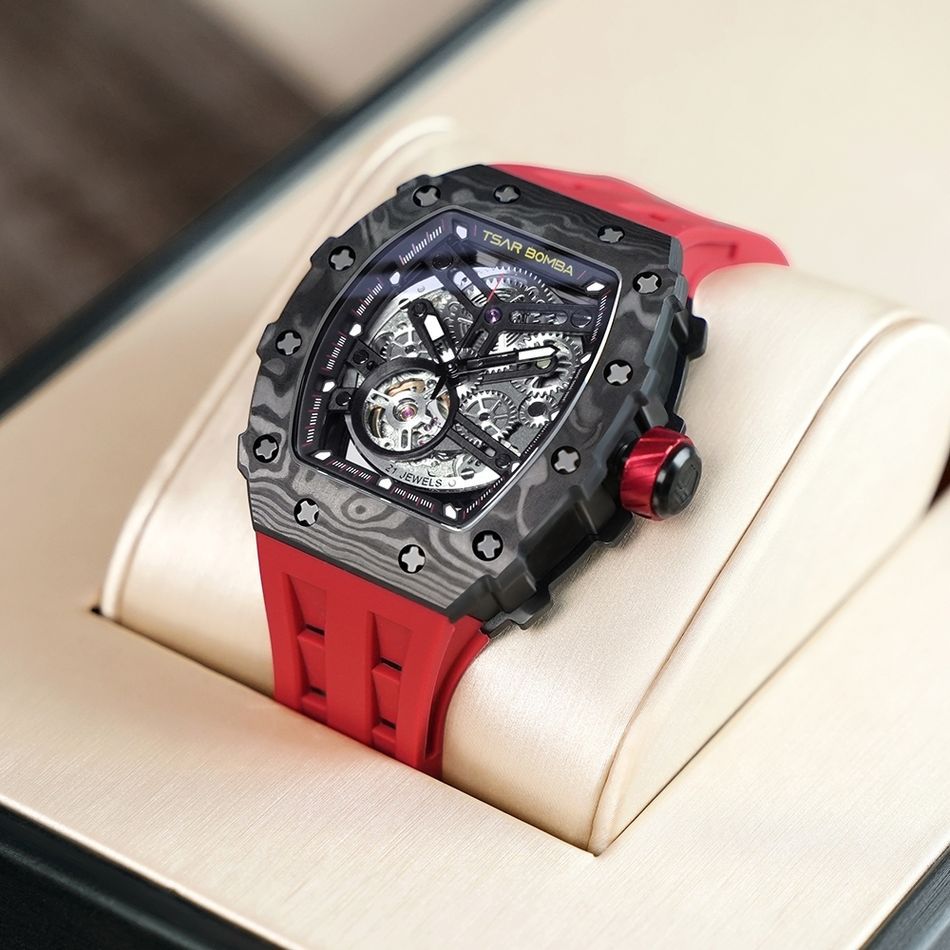 Tsar Bomba 機械公爵 | 元素系列 TB8208CF-09 | 黑色碳纖維錶框 紅色矽膠錶帶 鏤空錶盤 自動機械錶側面展示