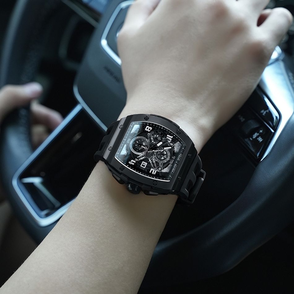 Tsar Bomba 機械公爵 | 元素系列 TB8211Q-04 | 黑色錶框 黑氟橡膠錶帶 鏤空錶盤 石英錶實戴細節