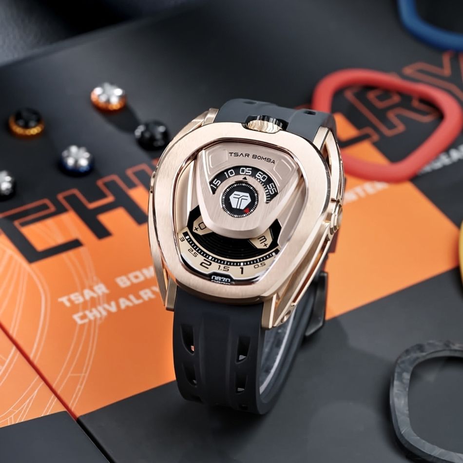 Tsar Bomba 機械公爵 | Reactor系列 TB8213A-07 | 配件可自由拆換 自動上鍊 玫瑰金框 黑色氟橡膠錶帶 機械錶右側展示