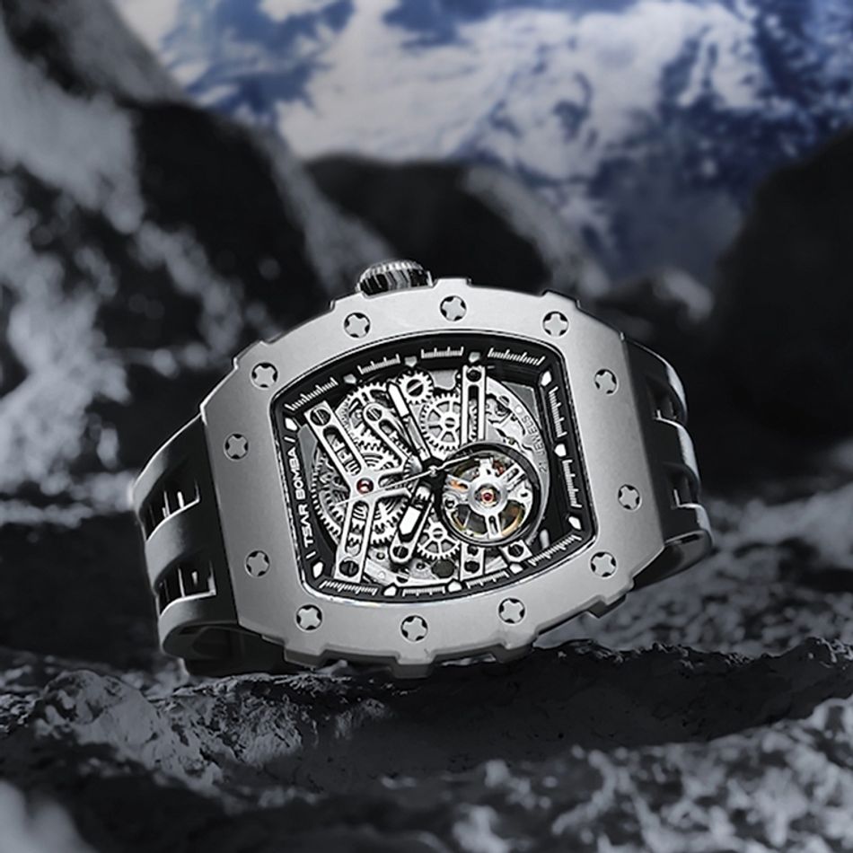 Tsar Bomba 機械公爵 | 元素系列 TB8208T-01 | 銀色鈦合金錶框 黑色矽膠錶帶 鈦金永恆 自動機械錶橫躺展示