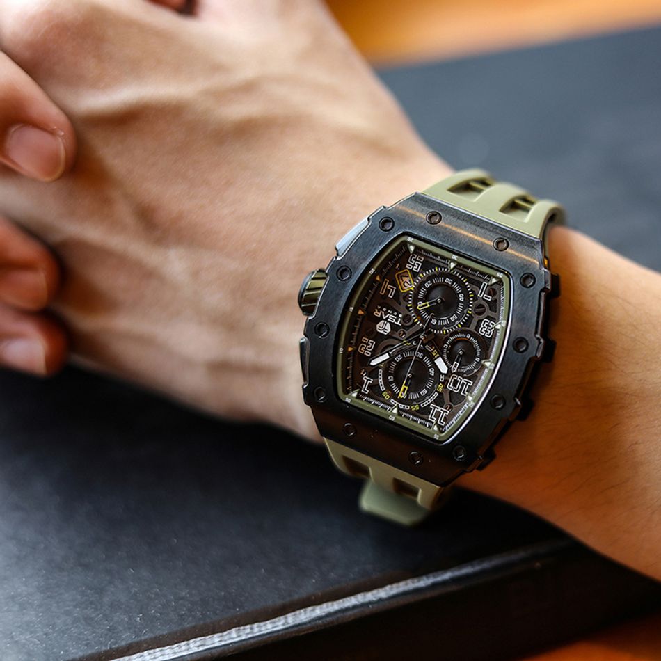 Tsar Bomba 機械公爵 | 元素系列 TB8204Q-08/38 | 日曆版 黑框 軍綠色矽膠錶帶 石英錶實戴細節