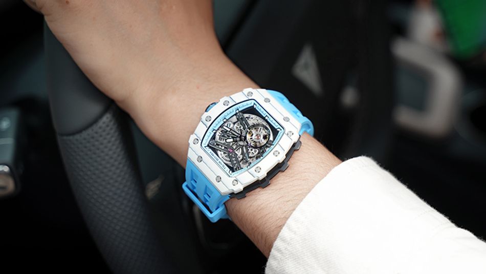Tsar Bomba 機械公爵 | TB8208CF-06 | 元素系列 自動上鍊 白色碳纖維框 藍色氟橡膠錶帶 機械錶實戴錶面細節